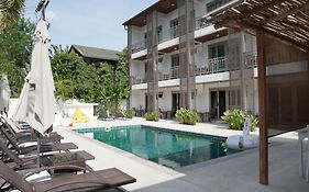 โรงแรมอัมพาเพลส (SHA Extra Plus)